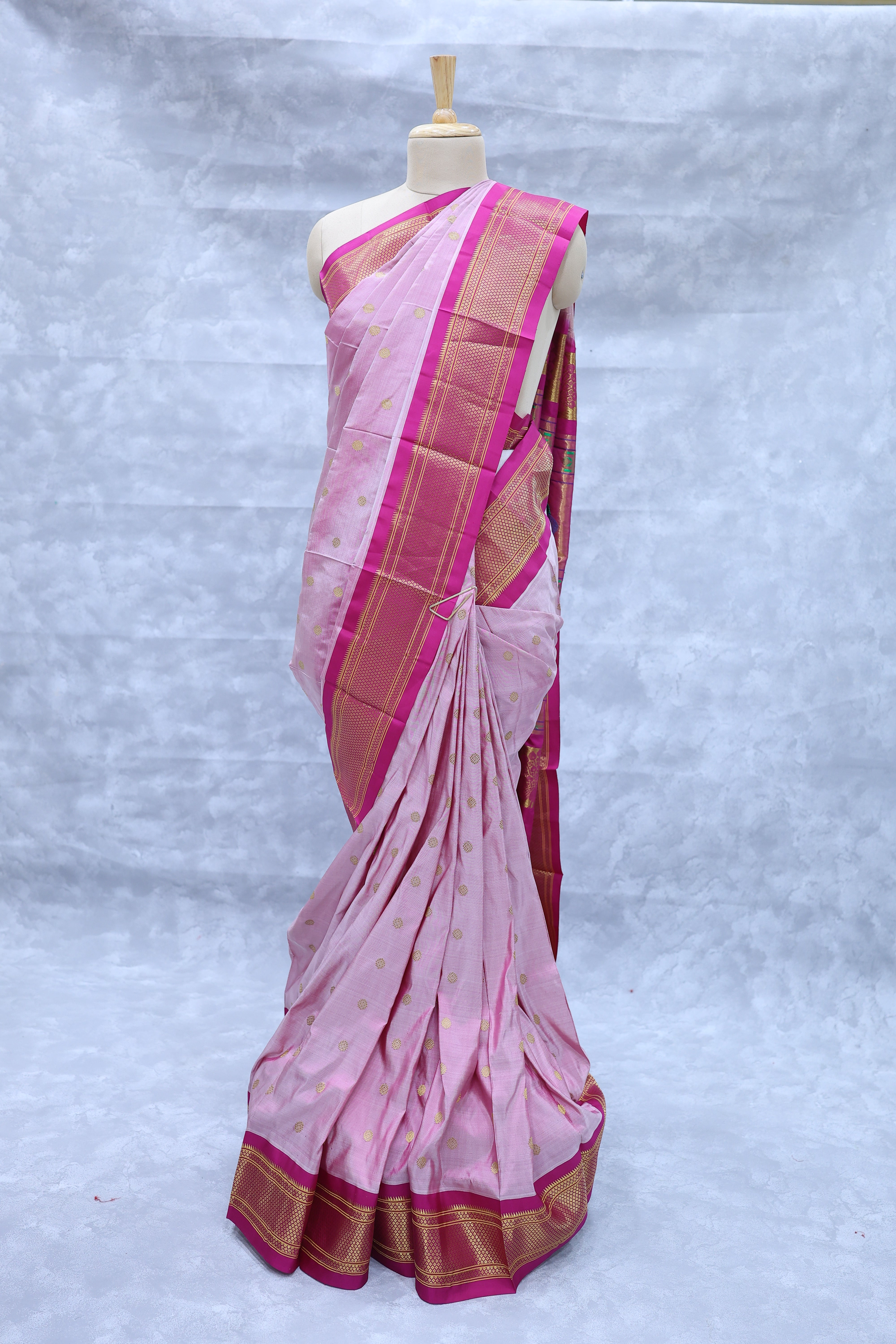 508319 - Image 1