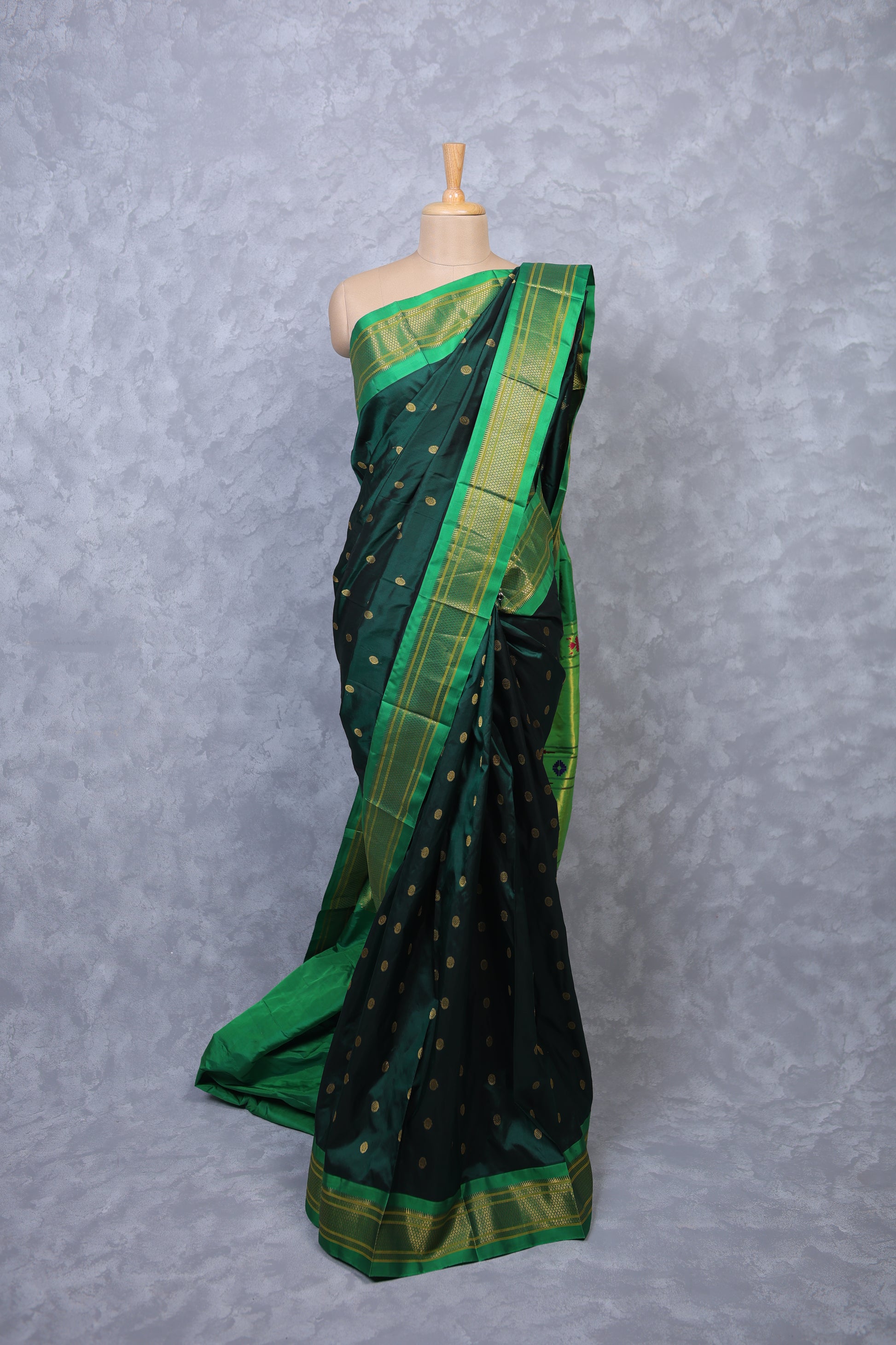 504390 - Image 1